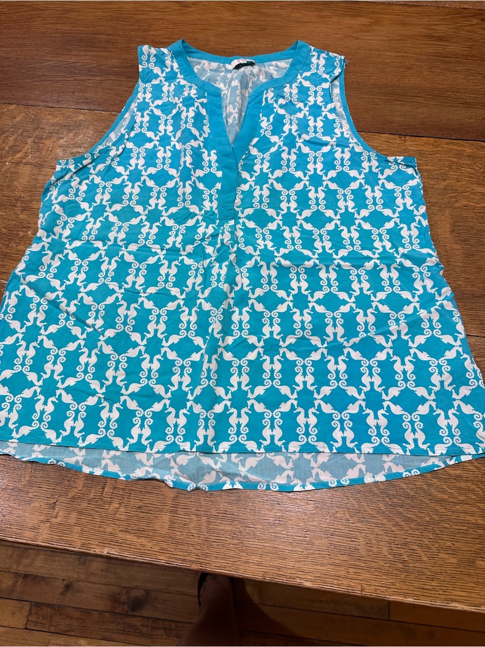 crown & ivy Turquoise and White Patterned V-Neck Sleeveless Top sz xl